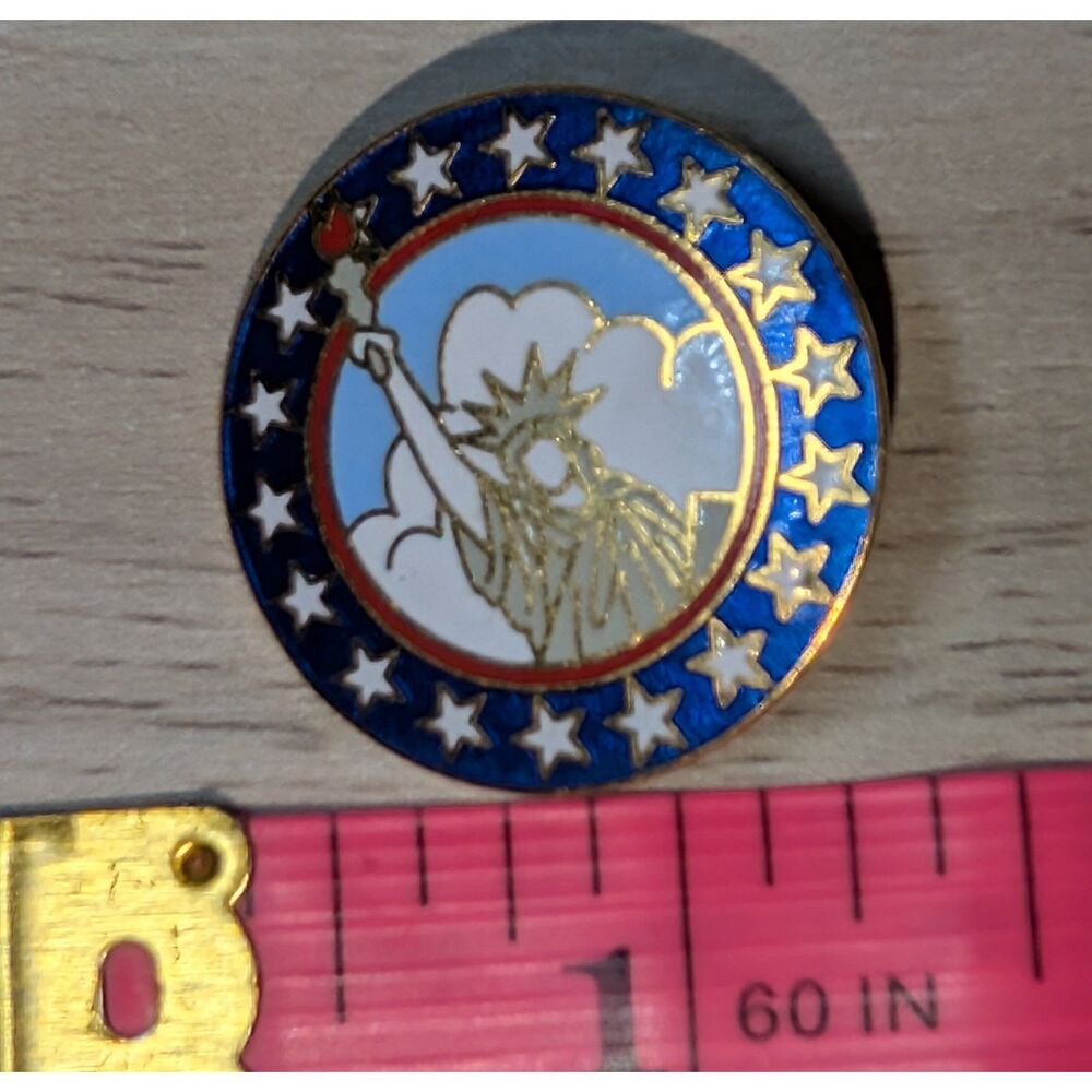 Vintage 1986 Hallmark Statue of Liberty Patriotic Enamel Lapel Pin USA Stars